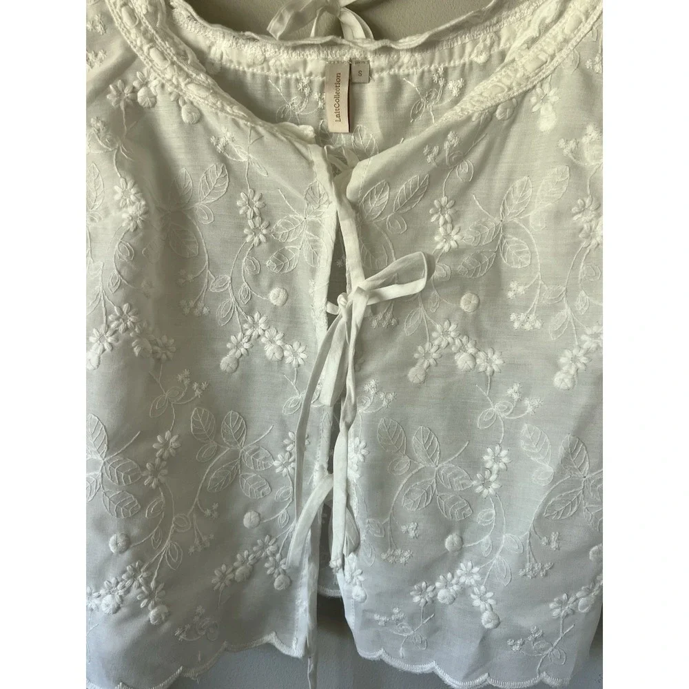 Lait Collection White Eyelet Romantic Floral Tie Front Blouse Top Cottagecore